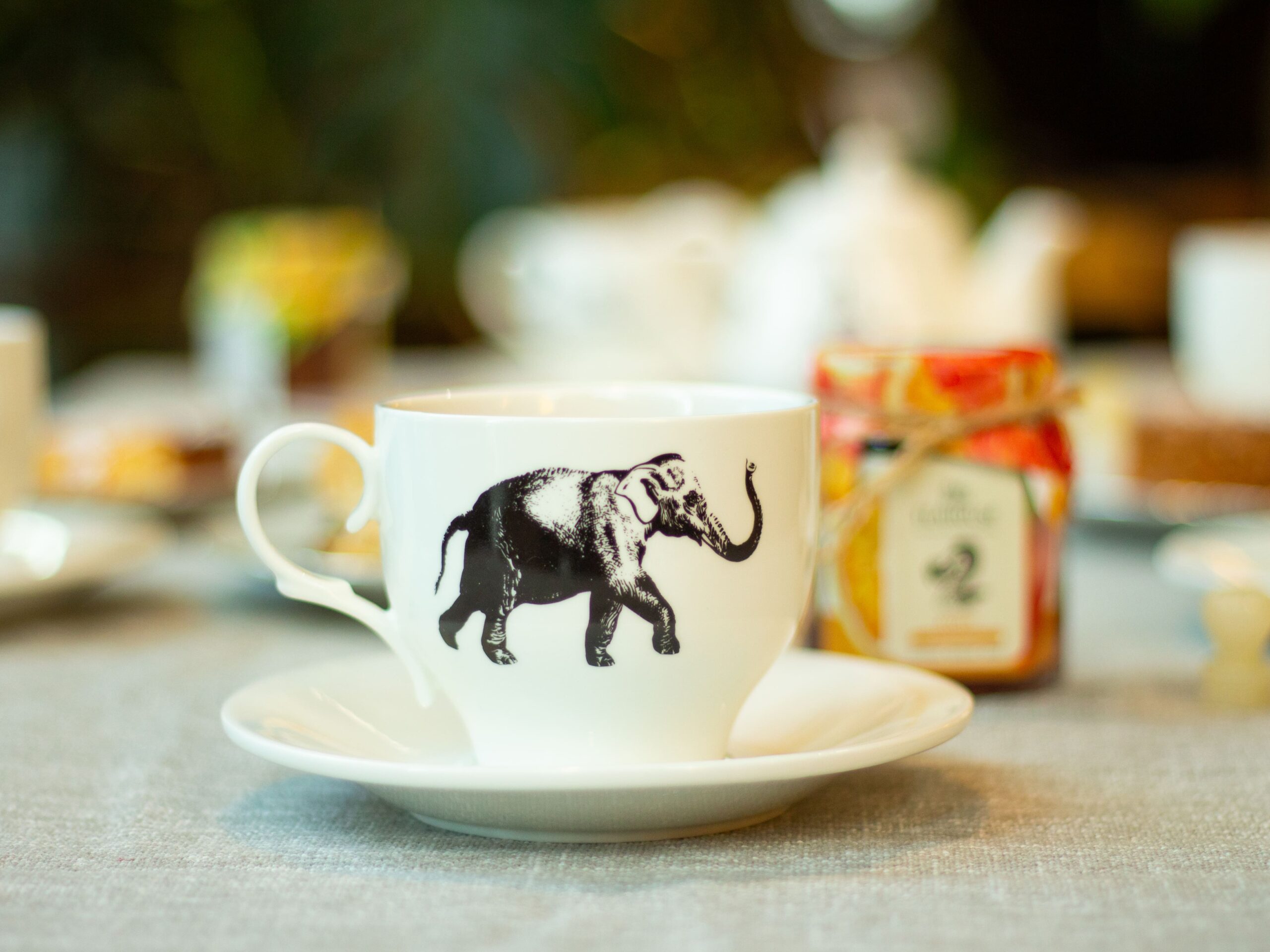 Брендована Чашка з блюдцем Слон ( 330мл)