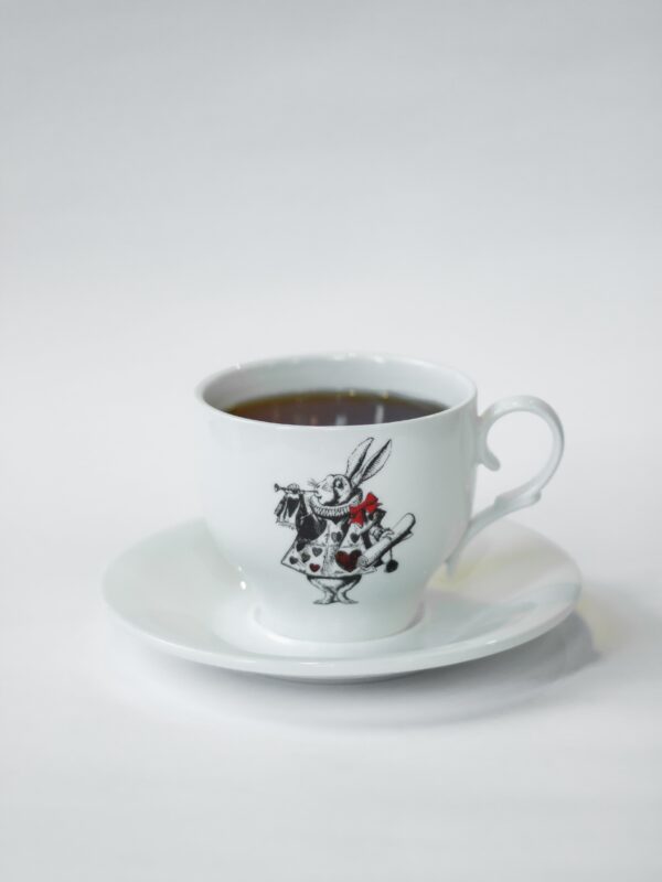 Брендована Чашка з блюдцем Білий кролик (330мл)
